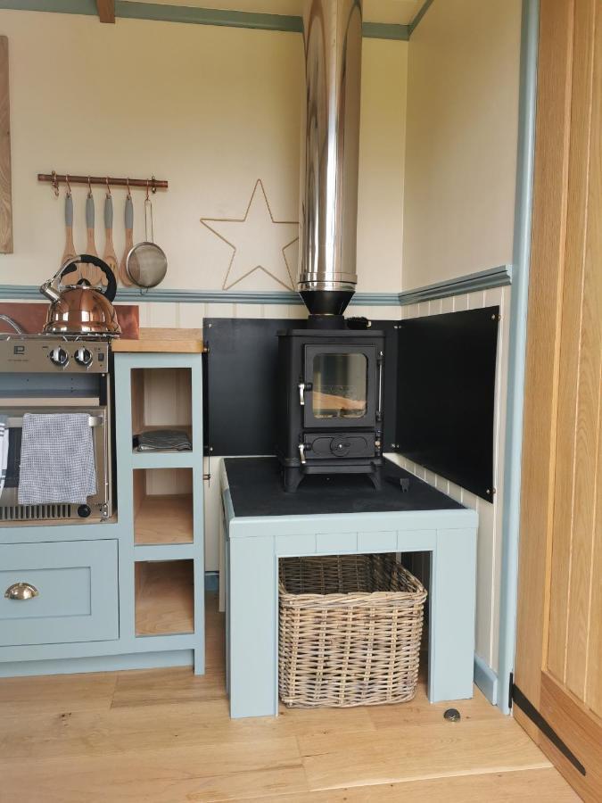 Toms Hut And Robins Rest Shepherd Huts Near Wadebridge Εξωτερικό φωτογραφία