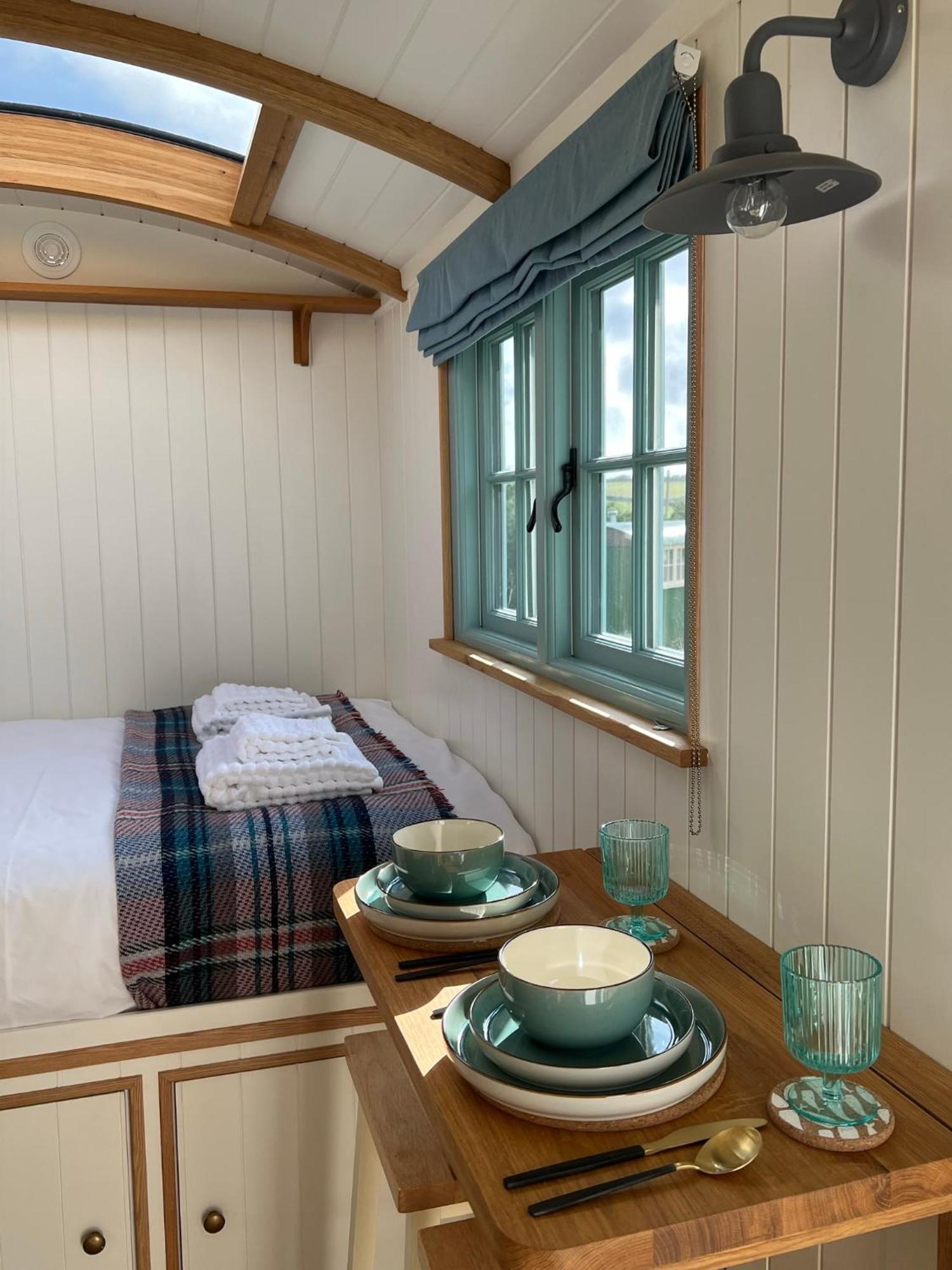 Toms Hut And Robins Rest Shepherd Huts Near Wadebridge Εξωτερικό φωτογραφία
